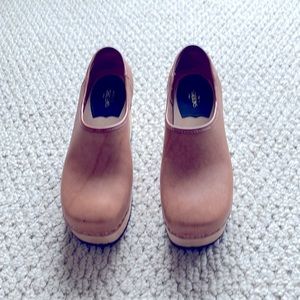 Swedish Hasbeen Clog. Size 37. Tan.